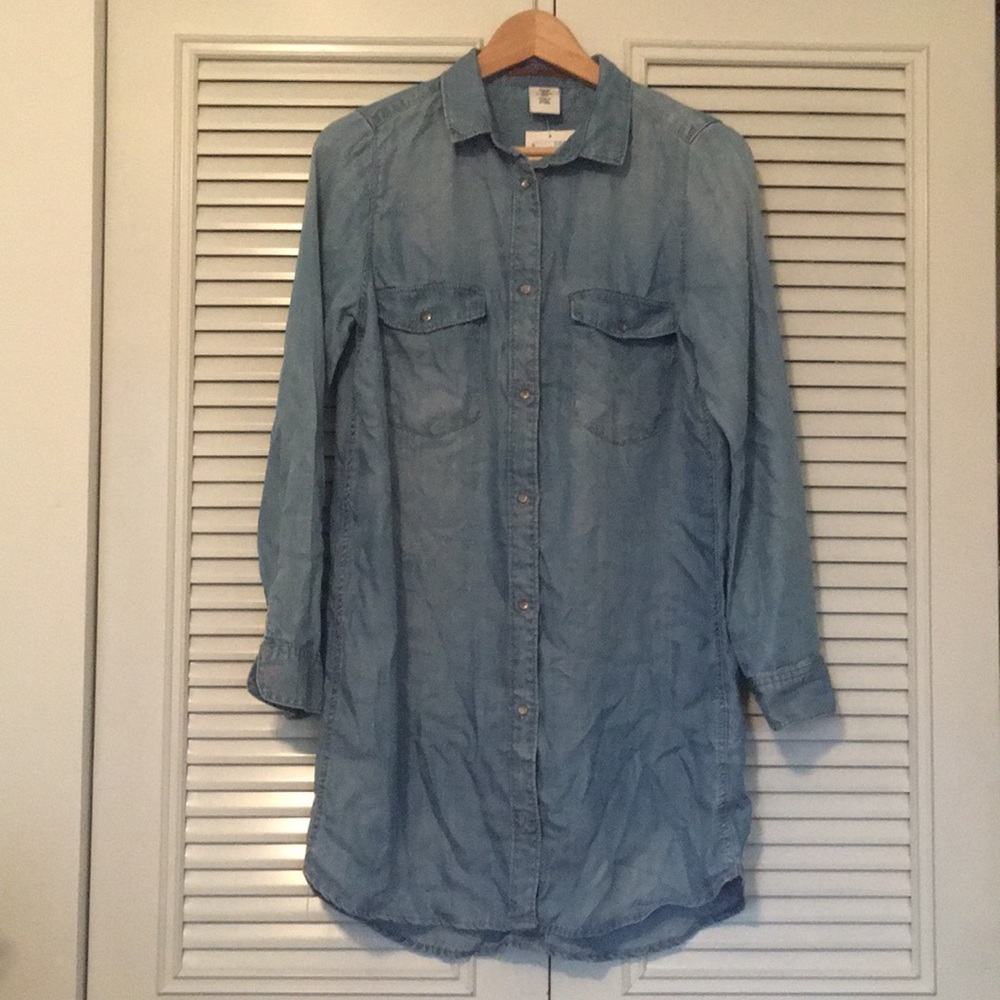 Tunic chambray denim button down collared shirt